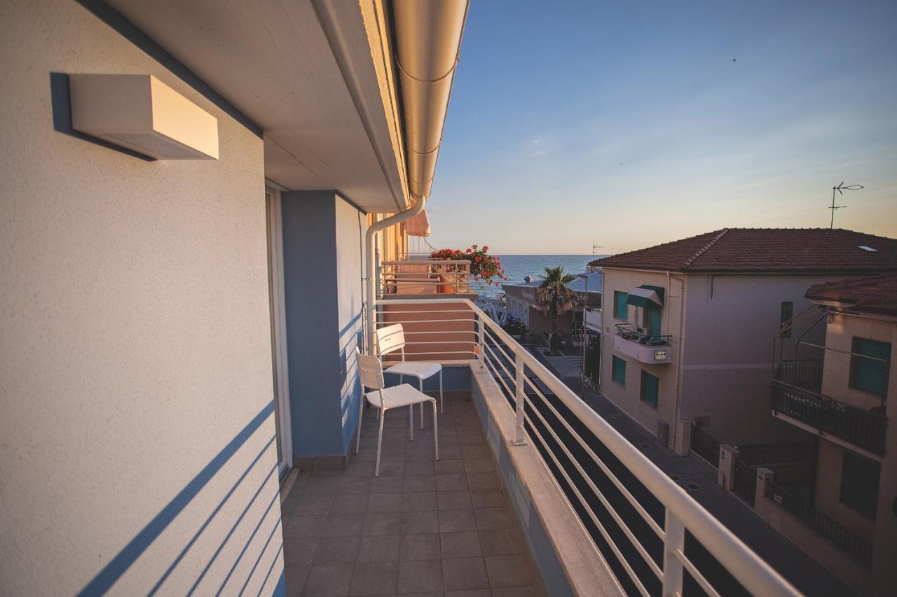 Via Siena 4 - Suites & Rooms Marina di Cecina Exterior photo